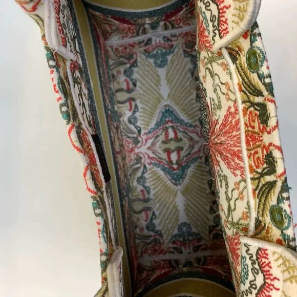 Dior Women Pre-Loved Bag Very Good Condition - Picture 9 of 9